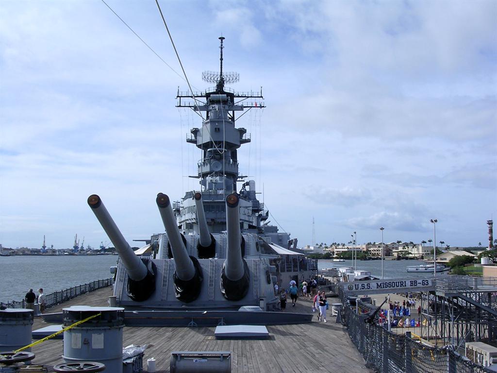 Destroyer_In_PearlHarbor_Large_1