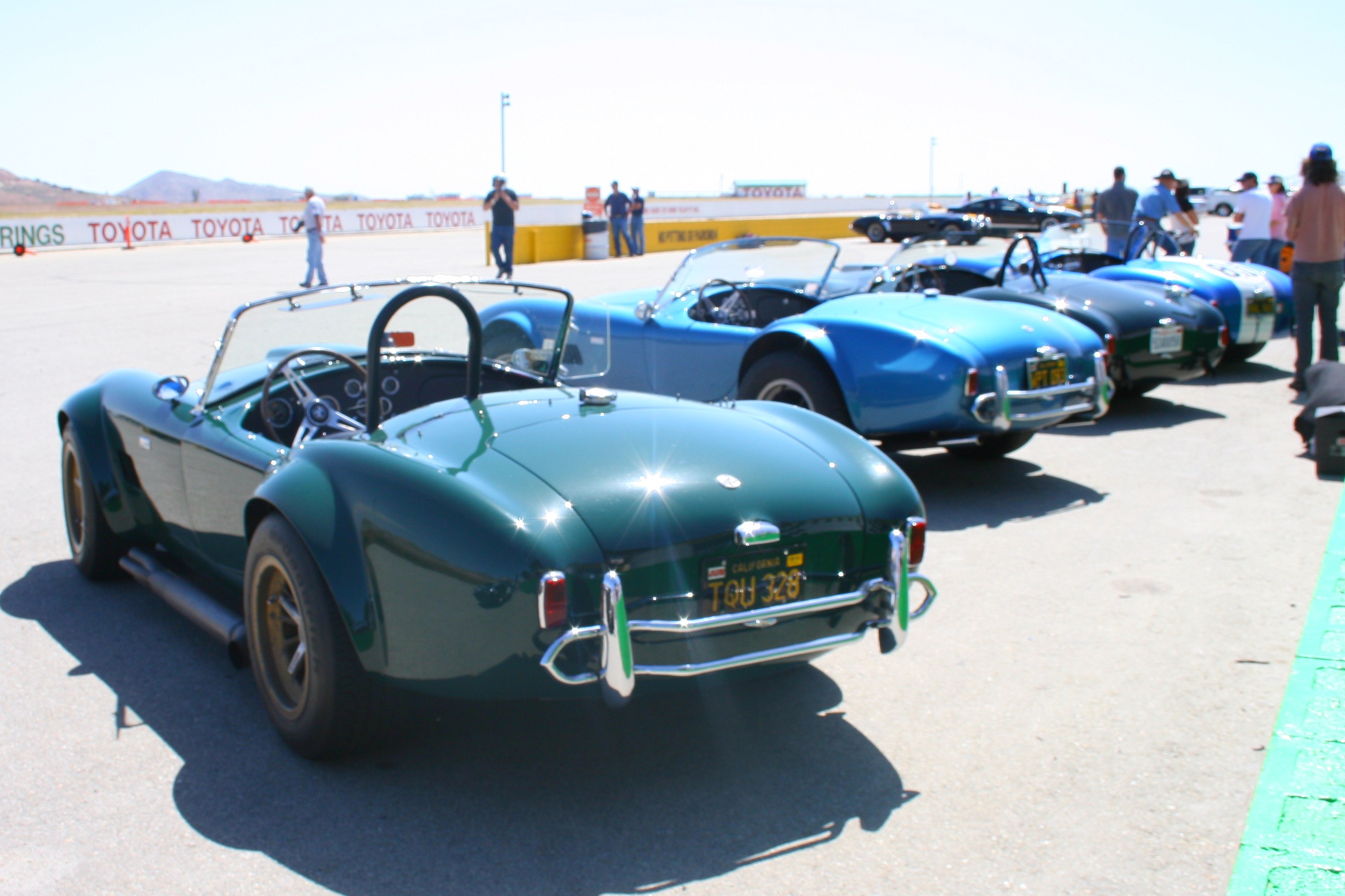 May-08-2010-CobraClub_z_Pits_and_starting_Grid_IMG_4249