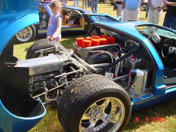 18247GT40_Engine_Bay1