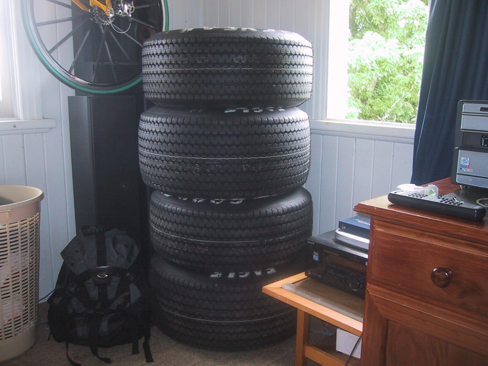 23343Tyre_Pile