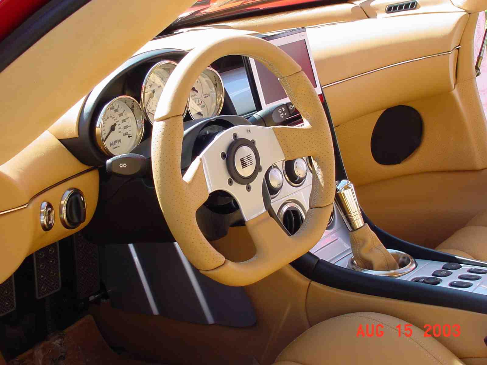 9501saleen_s7_interior_shot-a