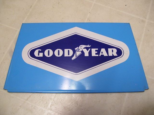 Goodyear_tire_stand_1