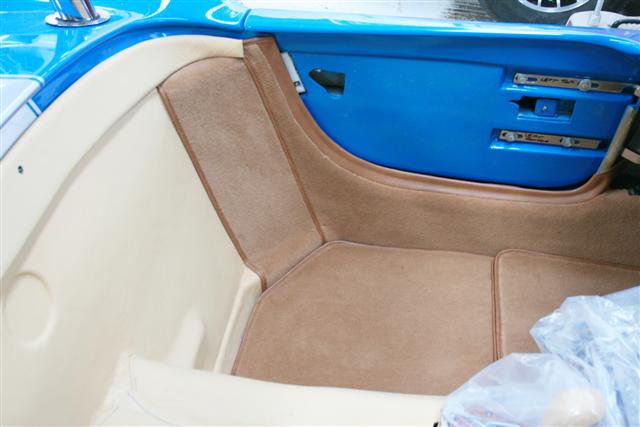 Leather_behind_seats_and_floor_carpeted_Small_