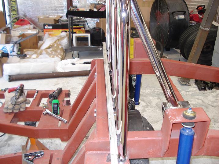 Rollbars_installed_on_frame