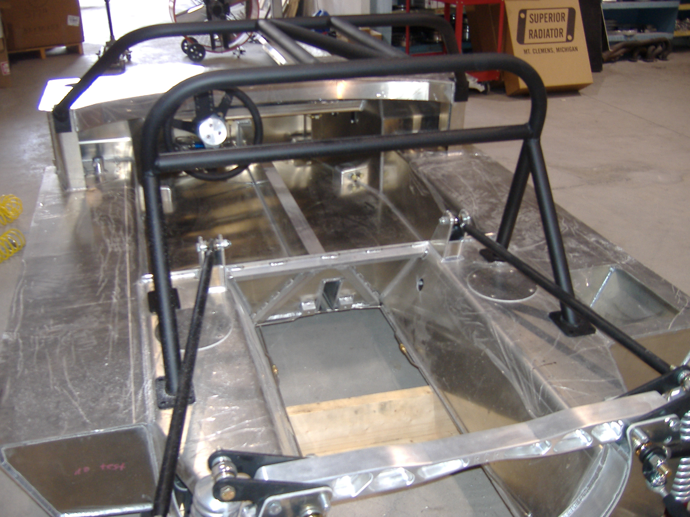 chassis_pics_with_rollcage_004