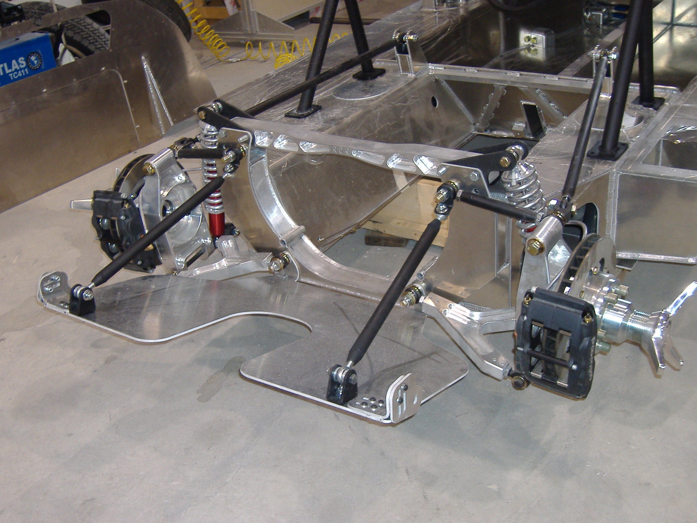 chassis_pics_with_rollcage_013